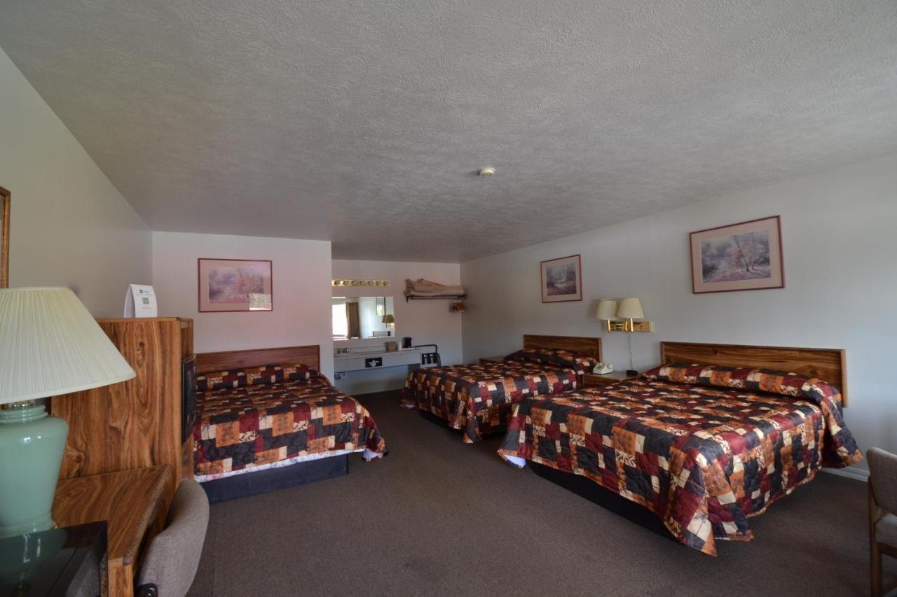 Dude & Roundup Motel West Yellowstone Buitenkant foto