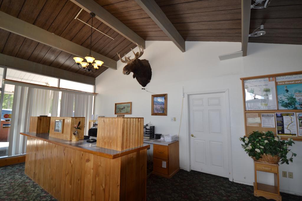 Dude & Roundup Motel West Yellowstone Buitenkant foto