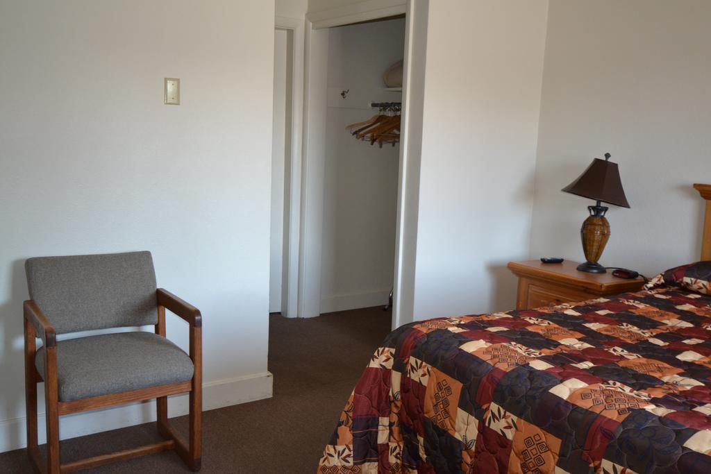 Dude & Roundup Motel West Yellowstone Buitenkant foto